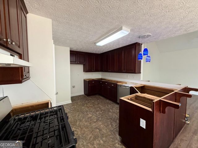 2965 Hunters Pond Court, Snellville, GA 30078