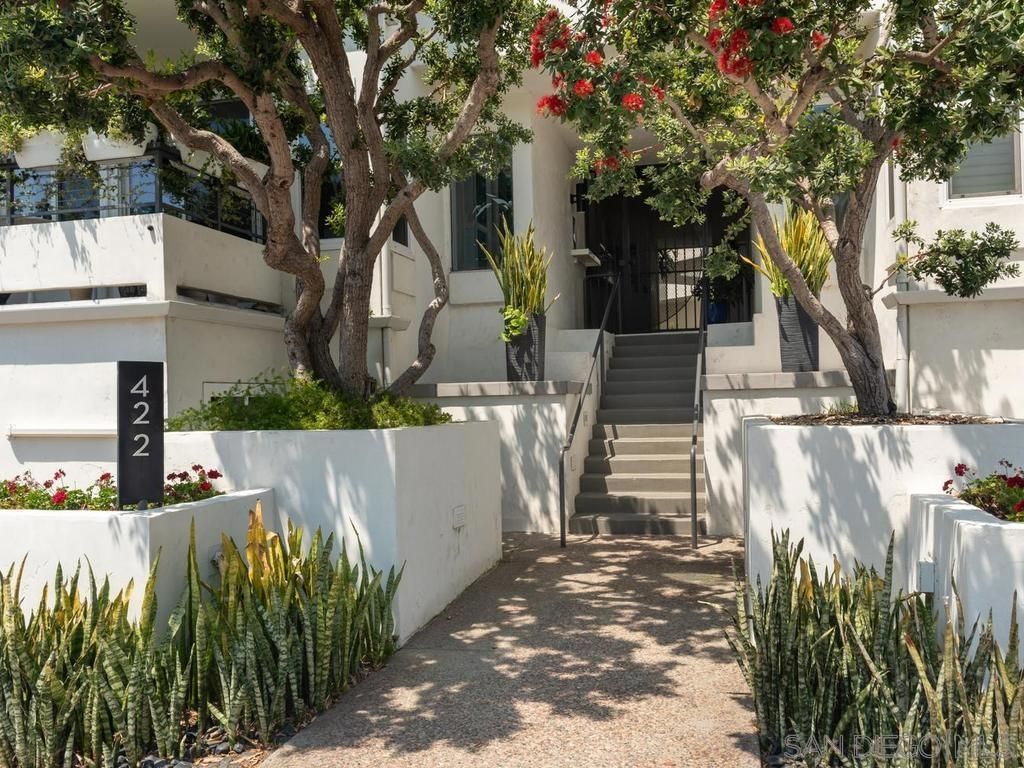 Image 1 of property listing at 422 Rosecrans St 7, San Diego, CA 92106