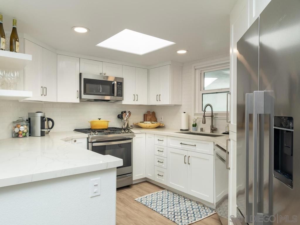 Image 12 of property listing at 422 Rosecrans St 7, San Diego, CA 92106