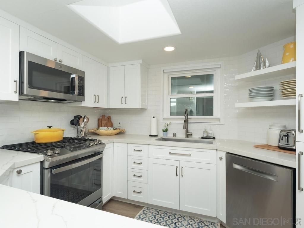 Image 13 of property listing at 422 Rosecrans St 7, San Diego, CA 92106