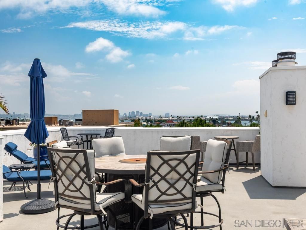 Image 28 of property listing at 422 Rosecrans St 7, San Diego, CA 92106
