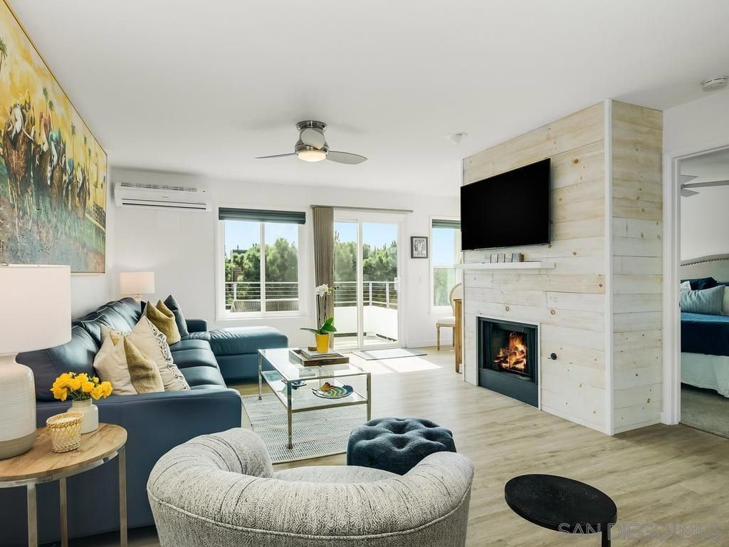 Image 3 of property listing at 422 Rosecrans St 7, San Diego, CA 92106