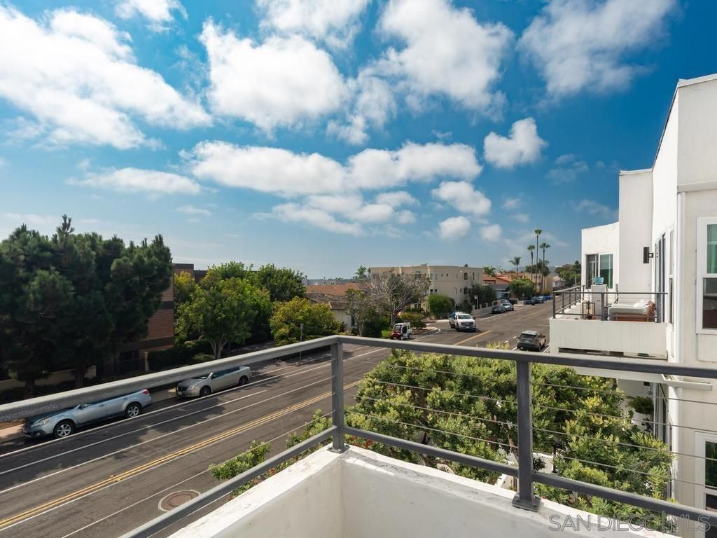 Image 31 of property listing at 422 Rosecrans St 7, San Diego, CA 92106