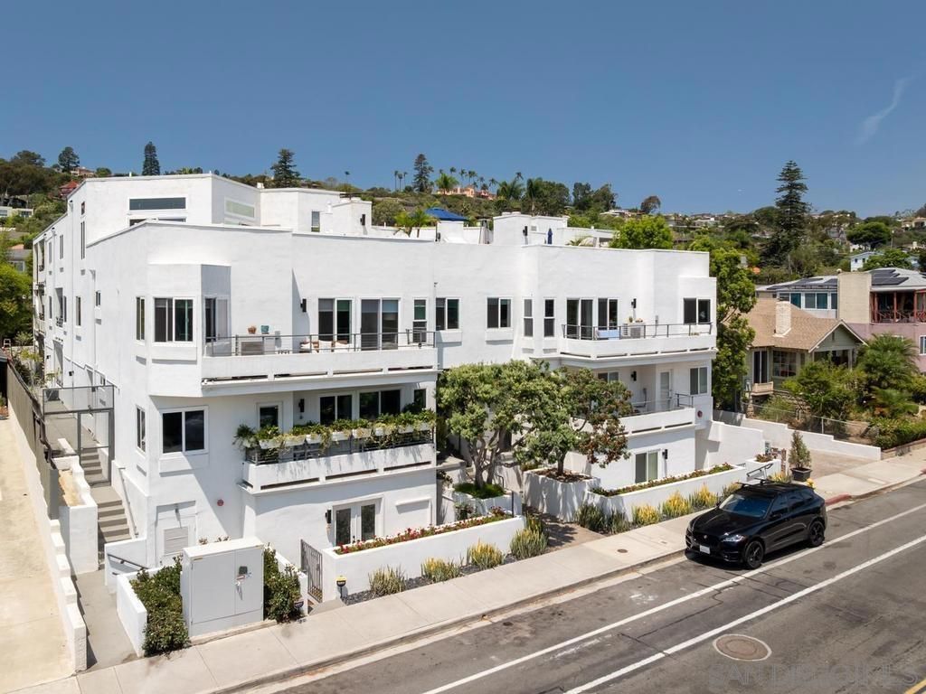 Image 35 of property listing at 422 Rosecrans St 7, San Diego, CA 92106
