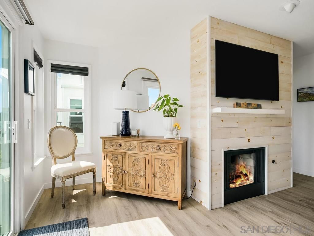 Image 7 of property listing at 422 Rosecrans St 7, San Diego, CA 92106