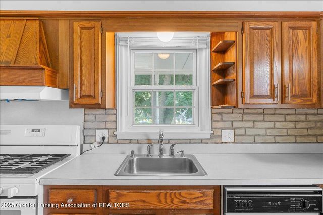 315 Hungerford Street, Lansing, MI 48917