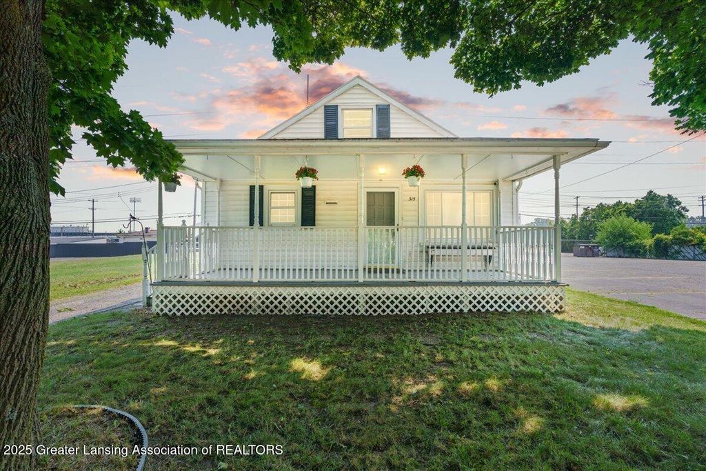 315 Hungerford Street, Lansing, MI 48917