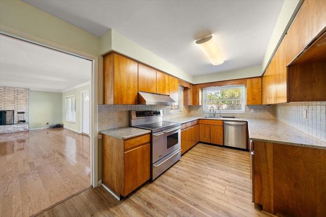 421 E COUNTY LINE ROAD, Lutz, FL 33549