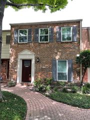 6452 Olympia Dr, Houston, TX 77057