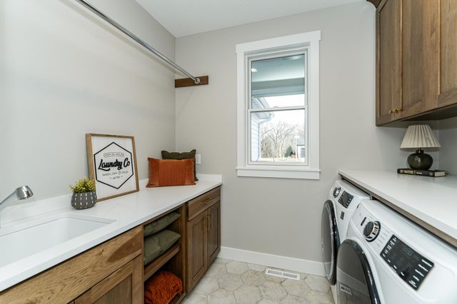 2656 Bentley Drive SW, Rochester, MN 55902