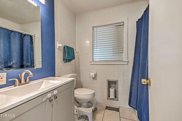 1017 Harding Avenue, Johnson City, TN 37604