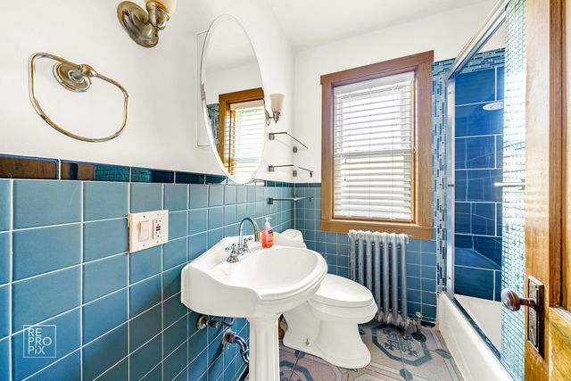 4055 W Nelson Street, Chicago, IL 60641