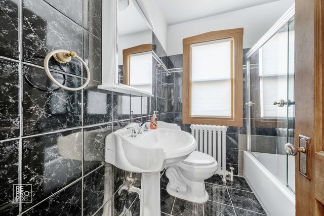 4055 W Nelson Street, Chicago, IL 60641