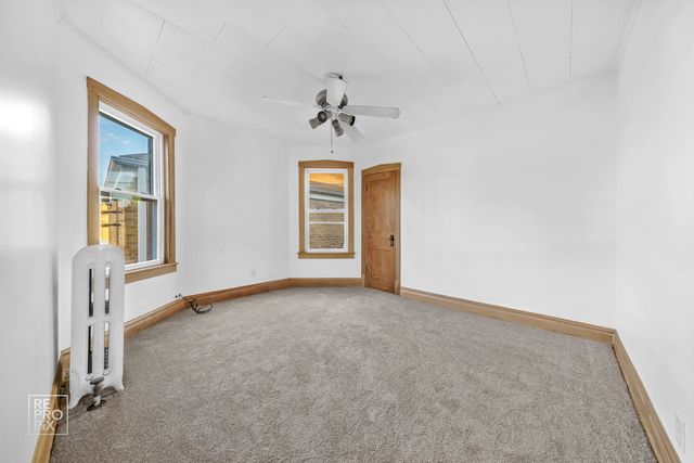 4055 W Nelson Street, Chicago, IL 60641