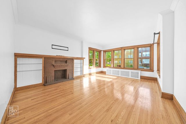 4055 W Nelson Street, Chicago, IL 60641