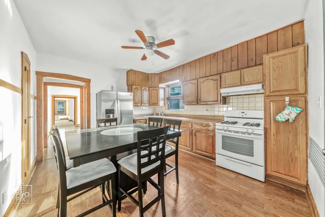 4055 W Nelson Street, Chicago, IL 60641