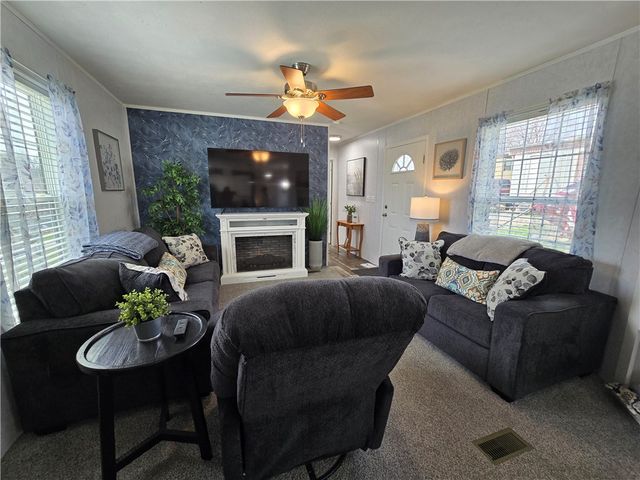 186 Hampton Ave, North Fayette, PA 15126