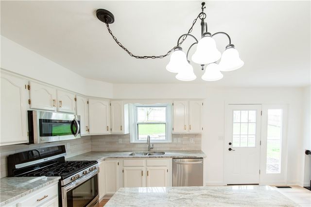 5 Deerfield Dr, Penn Twp, PA 15636