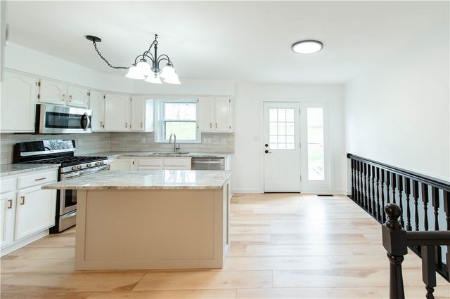 5 Deerfield Dr, Penn Twp, PA 15636