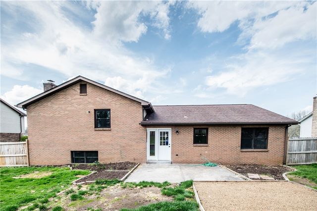 5 Deerfield Dr, Penn Twp, PA 15636