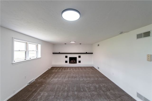 5 Deerfield Dr, Penn Twp, PA 15636