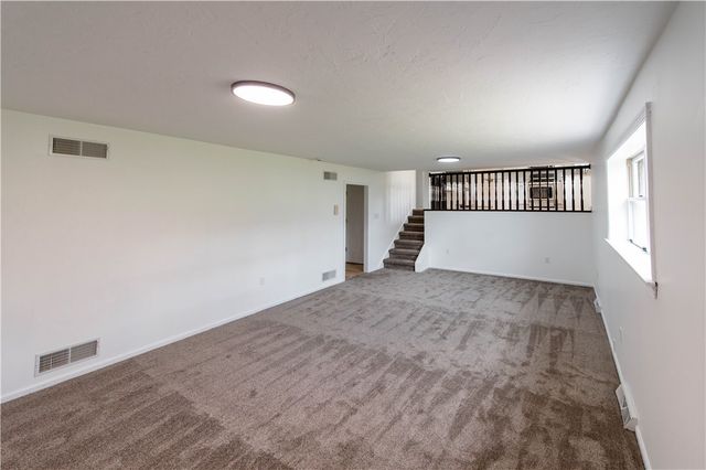 5 Deerfield Dr, Penn Twp, PA 15636