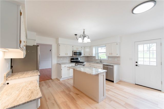 5 Deerfield Dr, Penn Twp, PA 15636