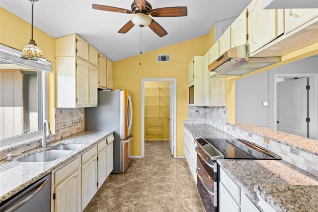 910 Green Canyon Drive, Mesquite, TX 75150