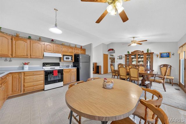 320 Constitution Avenue, De Soto, MO 63020