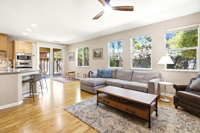 7140 Roycroft Dr, Roseville, CA 95678