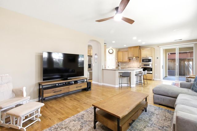 7140 Roycroft Dr, Roseville, CA 95678