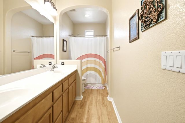 7140 Roycroft Dr, Roseville, CA 95678