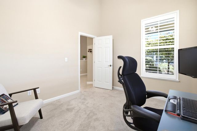 7140 Roycroft Dr, Roseville, CA 95678