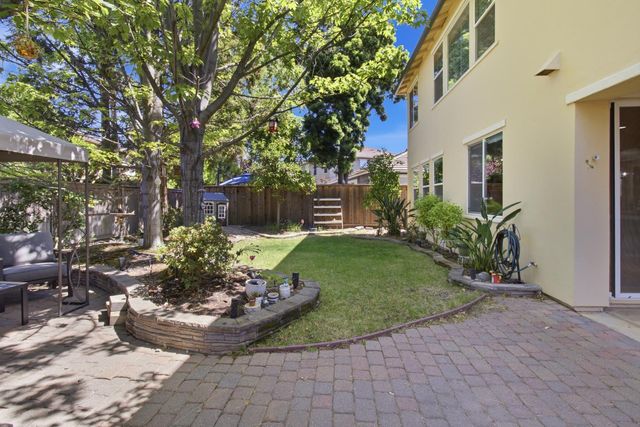 7140 Roycroft Dr, Roseville, CA 95678