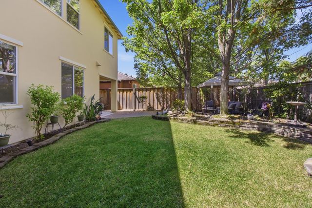 7140 Roycroft Dr, Roseville, CA 95678