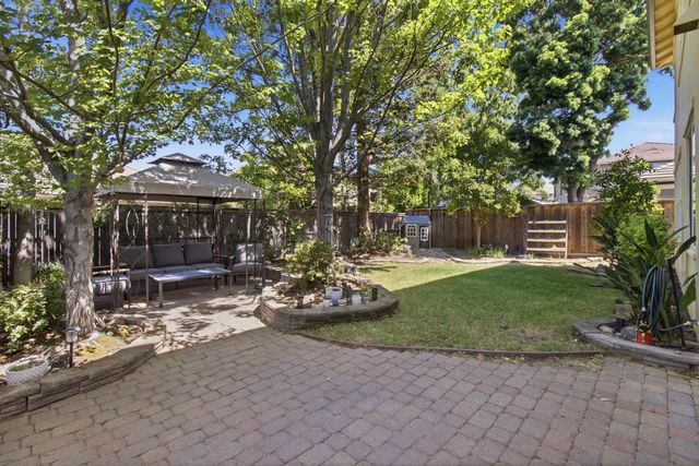 7140 Roycroft Dr, Roseville, CA 95678