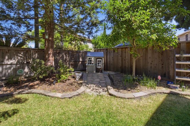 7140 Roycroft Dr, Roseville, CA 95678