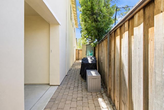 7140 Roycroft Dr, Roseville, CA 95678