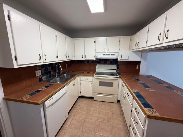 4612 Holly Lake Drive, Lake Worth, FL 33463