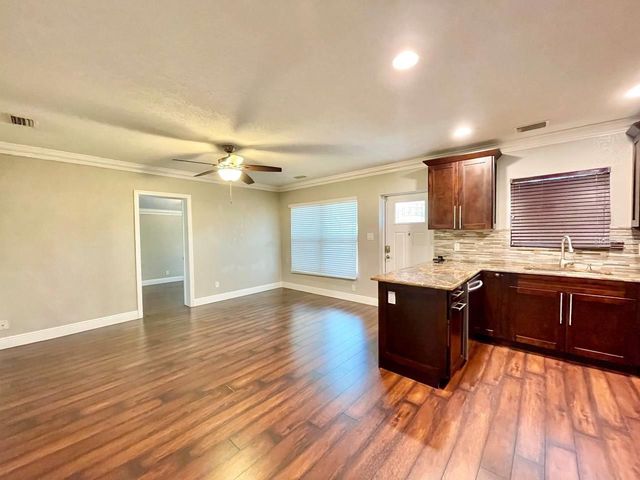 909 N EXCELDA AVENUE, Tampa, FL 33609