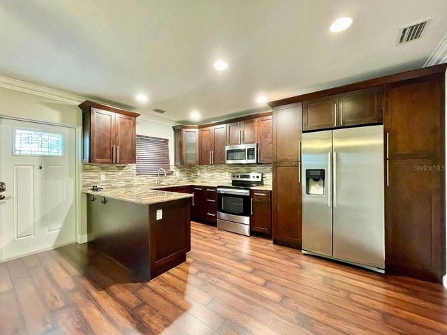 909 N EXCELDA AVENUE, Tampa, FL 33609