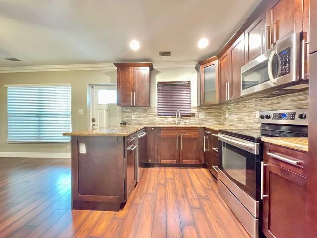 909 N EXCELDA AVENUE, Tampa, FL 33609