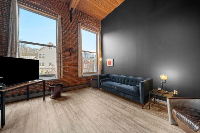 125 Main St Apt 60, Newmarket, NH 03857