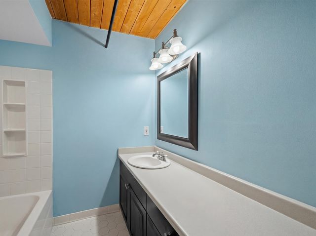 125 Main St Apt 60, Newmarket, NH 03857