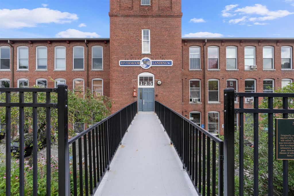 125 Main St Apt 60, Newmarket, NH 03857