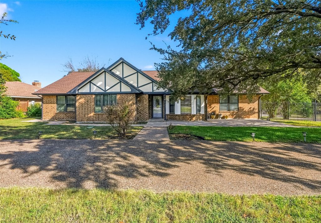 202 Tampico Circle, Duncanville, TX 75116