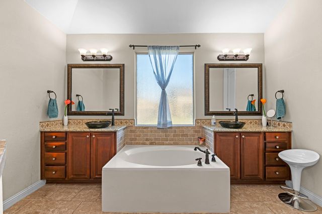 1737 Harvest Dance DR, Leander, TX 78641