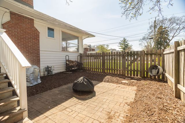 219 W Oak Avenue, Wheaton, IL 60187