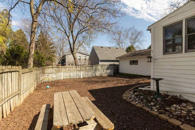 219 W Oak Avenue, Wheaton, IL 60187
