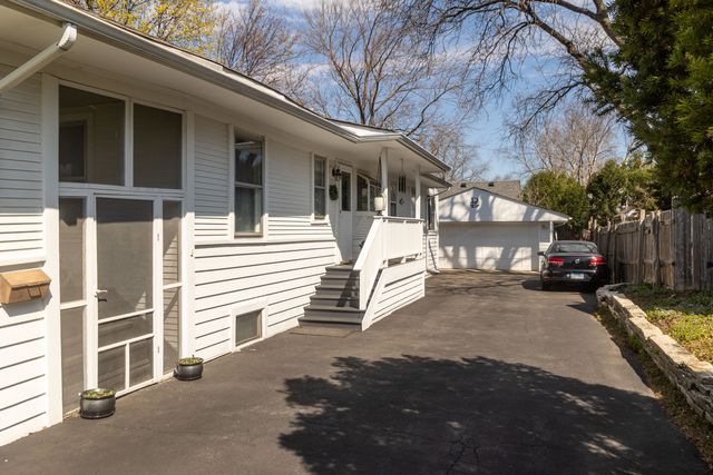 219 W Oak Avenue, Wheaton, IL 60187